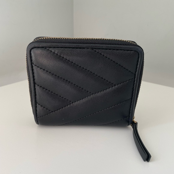 Tory Burch Kira Chevron Bifold Wallet - Picture 2 of 11